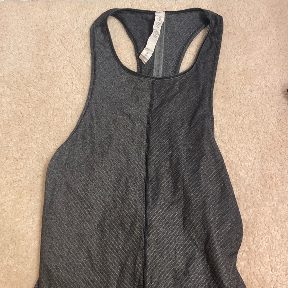 LULULEMON tank top!! Size 6, really cute basic grey tank top!!